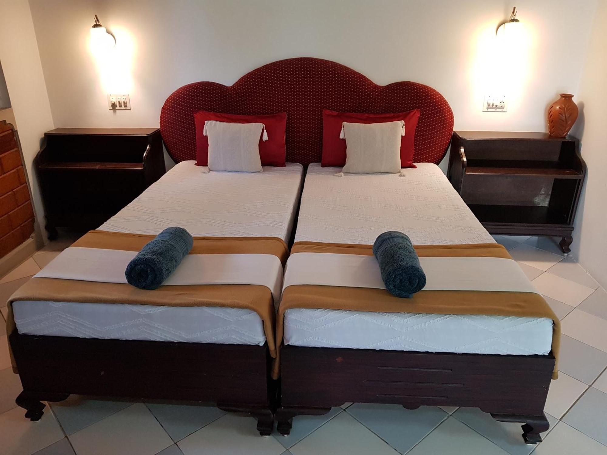 Kairali Palace Home Stay Thekkady Kültér fotó
