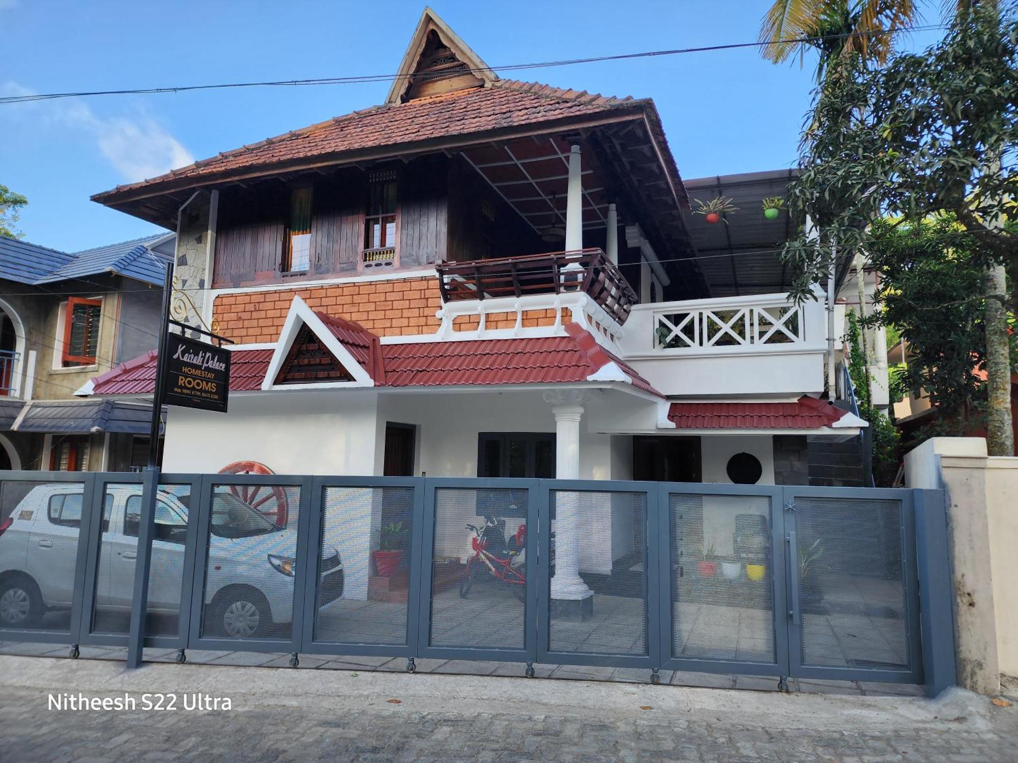 Kairali Palace Home Stay Thekkady Kültér fotó